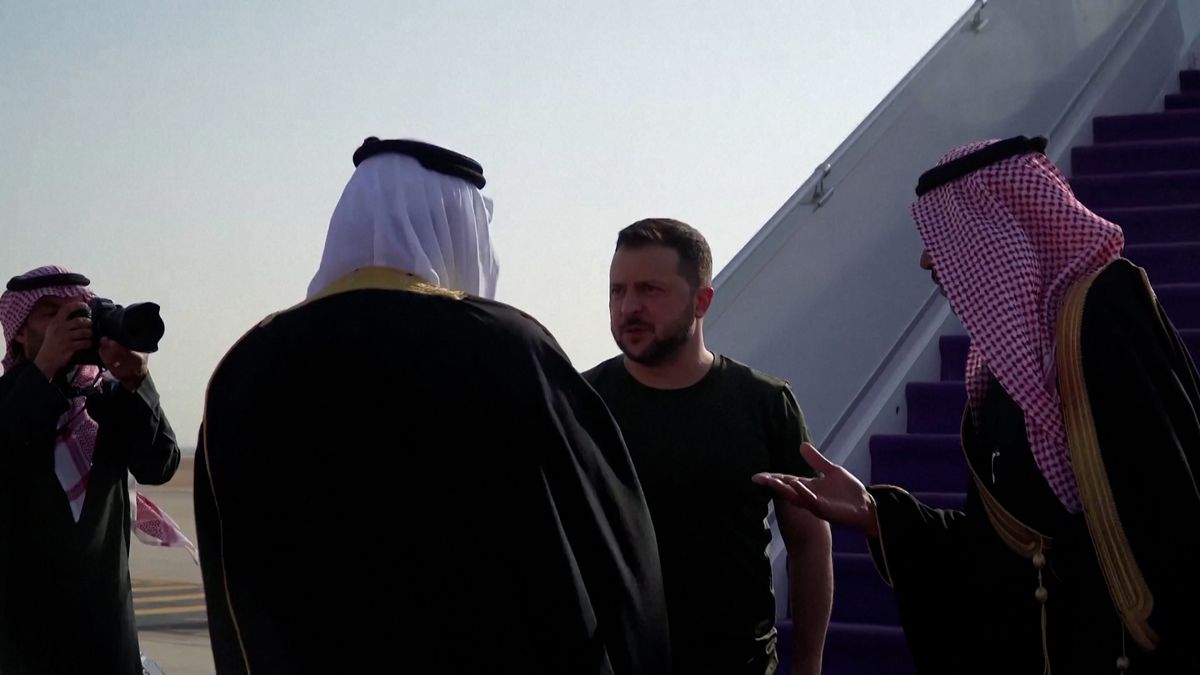 Zelenskyj přijel do Saúdské Arábie vyjednávat o ukrajinských zajatcích